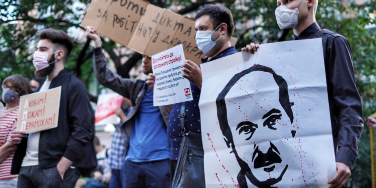 В Киеве прошла акция «Жыве Беларусь!»: между анархистами и полицией произошли стычки, задержан бывший политзаключенный Кольченко (ФОТО, ВИДЕО)