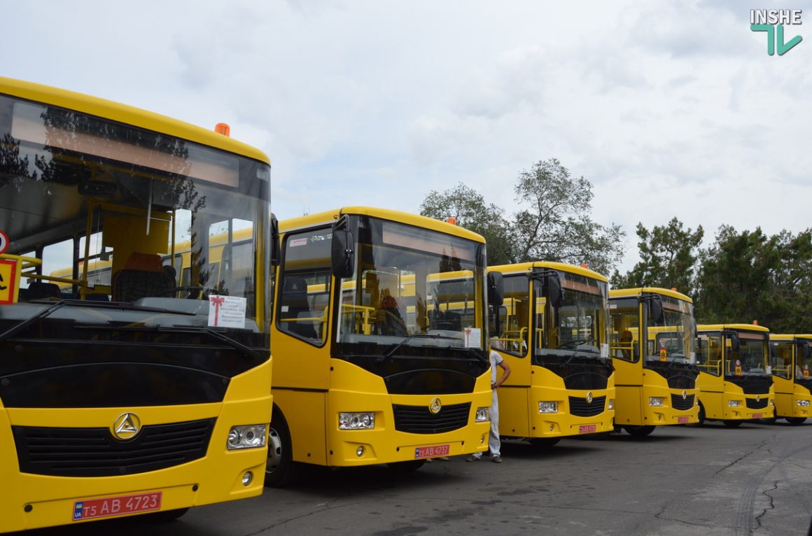 В Николаеве передали 13 новых школьных автобусов для учебных заведений области (ФОТО и ВИДЕО) 1