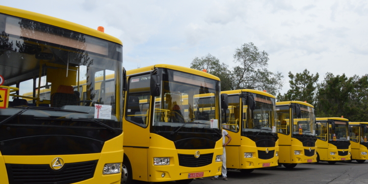 В Николаеве передали 13 новых школьных автобусов для учебных заведений области (ФОТО и ВИДЕО)