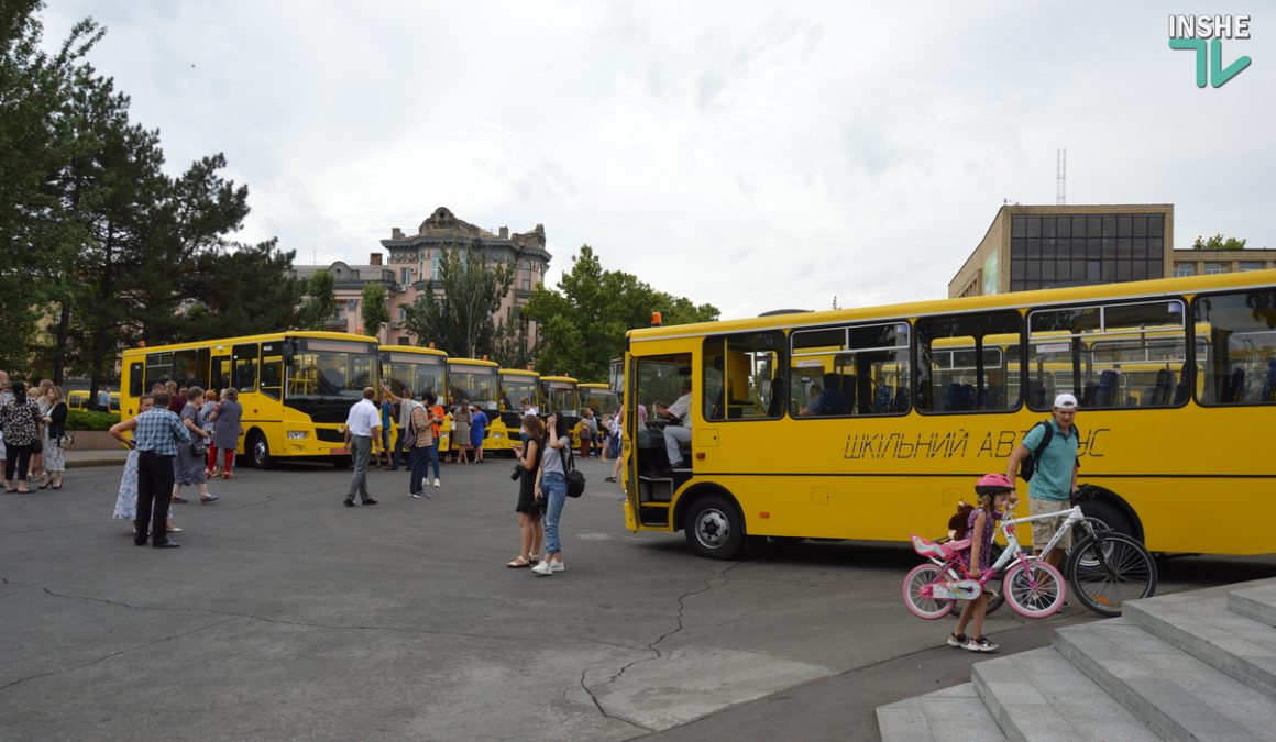 В Николаеве передали 13 новых школьных автобусов для учебных заведений области (ФОТО и ВИДЕО) 5