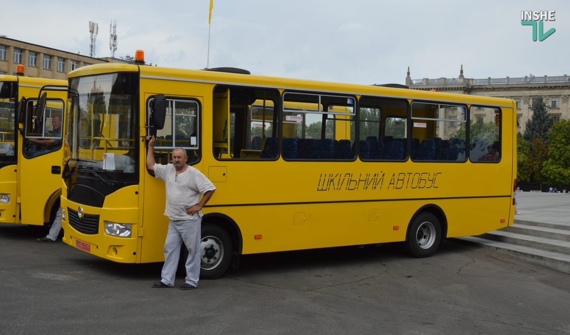 В Николаеве передали 13 новых школьных автобусов для учебных заведений области (ФОТО и ВИДЕО) 9