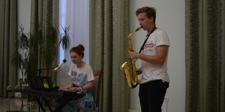 Областная библиотека устроила для николаевцев музыкальный квартирник (ФОТО)