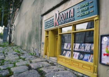 После барбершоп и аттракционов в Швеции открыли крохотный магазин грампластинок для мышей