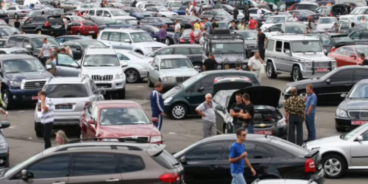 Украинцы стали чаще покупать подержанные автомобили: пять самых популярных марок
