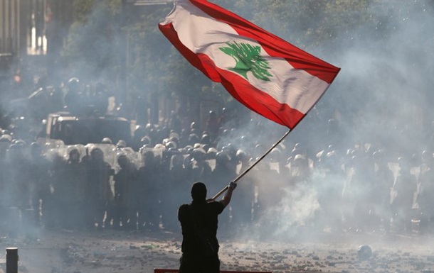 Полиция зачистила центр Бейрута от протестующих, пострадало более 700 человек (ВИДЕО) 1