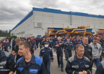 В Беларуси на протест вышли работники БелАЗа (ФОТО)