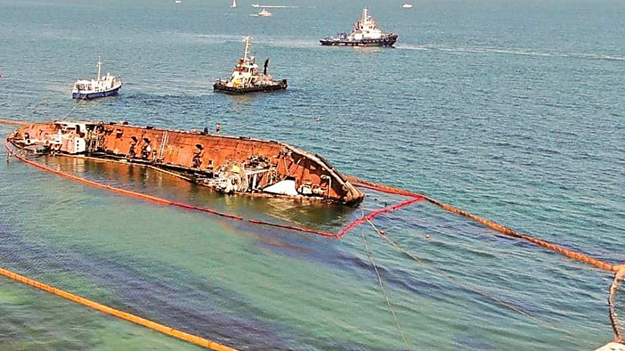 Госэкоинспекция: поднятие танкера Delfi не повлекло загрязнение Черного моря 1