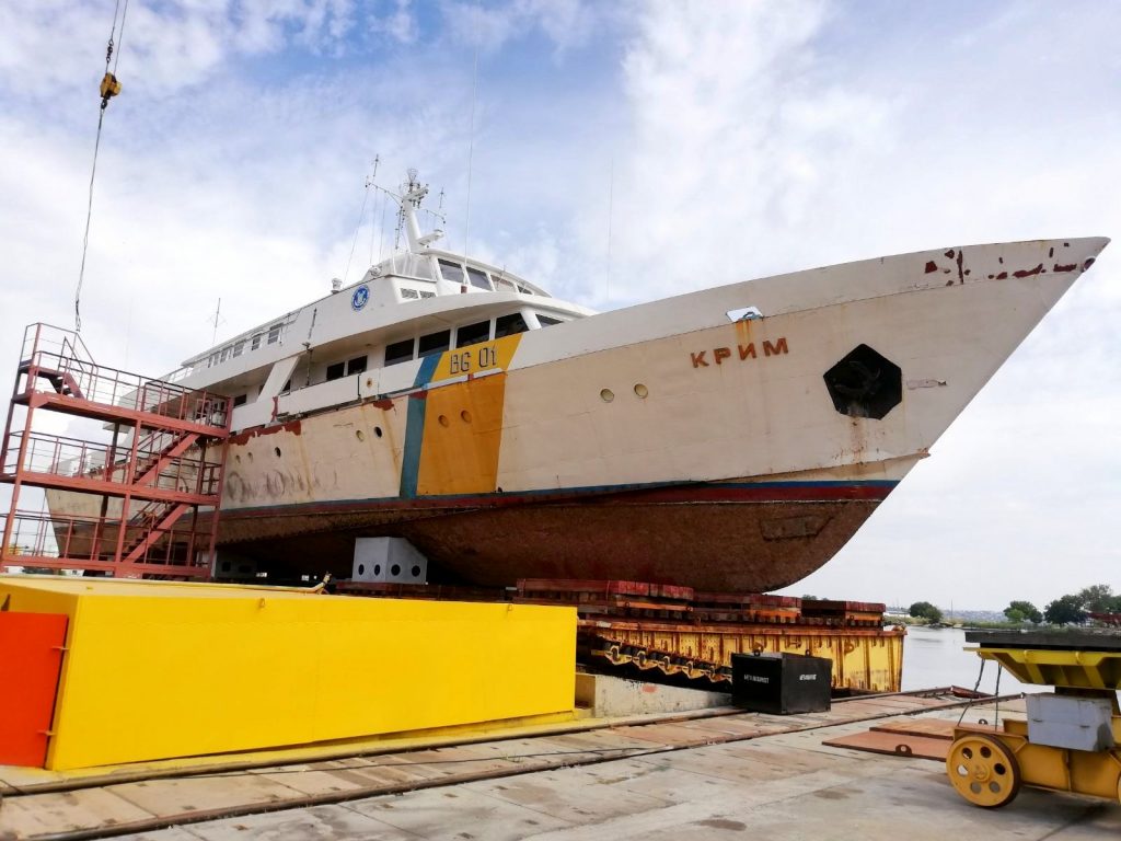 На верфи "НИБУЛОН" встал на ремонт корабль морской охраны "Крым" 1