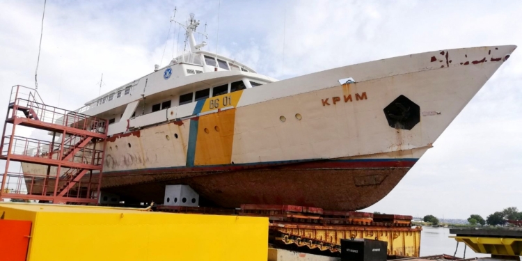 На верфи “НИБУЛОН” встал на ремонт корабль морской охраны “Крым”