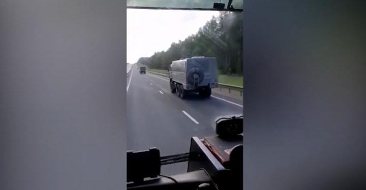 В Смоленской области колонна военной техники двигается в сторону Беларуси – СМИ