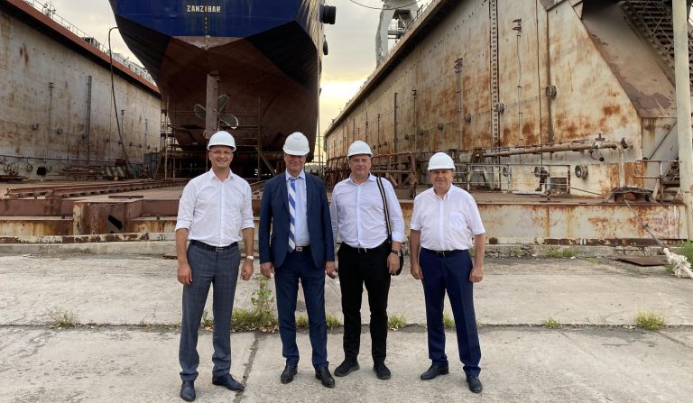 Вице-премьер посетил завод "Океан” в Николаеве 1