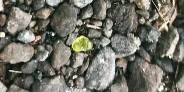 На Гавайях вулкан “плюется” самоцветами (ФОТО)