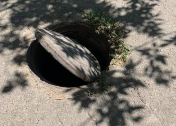 В центре Николаева женщина провалилась в люк Укртелекома ‘(ФОТО)