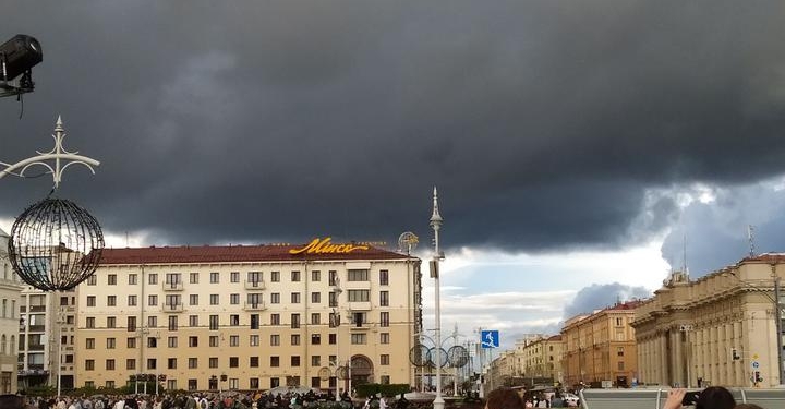 В Минске ОМОН взял протестующих в окружение: начались массовые задержания (ФОТО, ВИДЕО)