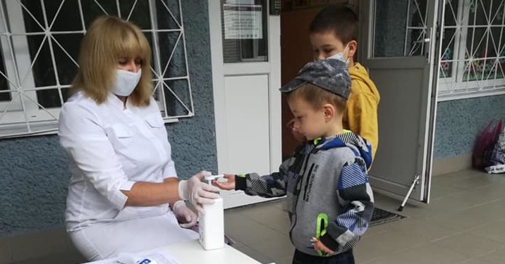 Детсады должны обеспечить масками детей и своих сотрудников, – Минобразования