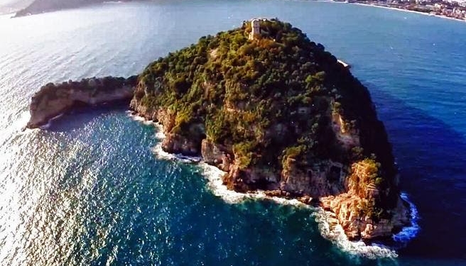 Сын Богуслаева, продавшего “Мотор Сич” китайцам, купил остров (ФОТО)