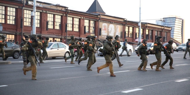 В Минске снова выстрелы и взрывы: ранили журналистку (ФОТО, ВИДЕО)