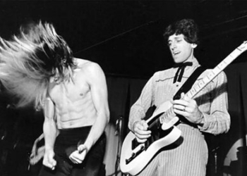 Умер бывший гитарист Red Hot Chili Peppers