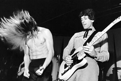 Умер бывший гитарист Red Hot Chili Peppers