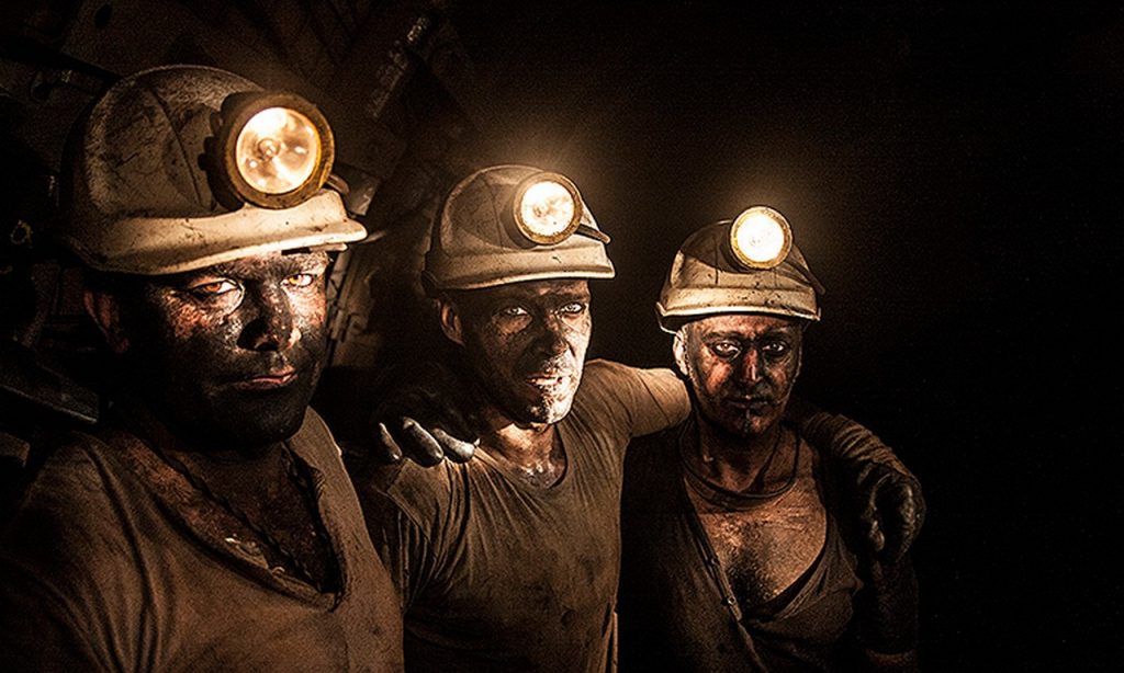 Почти 400 украинских шахтеров объявили подземный протест 1