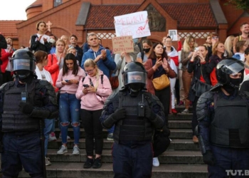 В Минске ОМОН взял протестующих в окружение: начались массовые задержания (ФОТО, ВИДЕО)