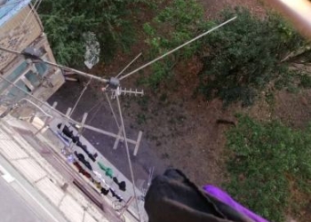 В Корабельном районе мужчина выпал с третьего этажа и разбился насмерть