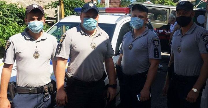 В Николаеве патрульные не дали утонуть женщине (ФОТО)