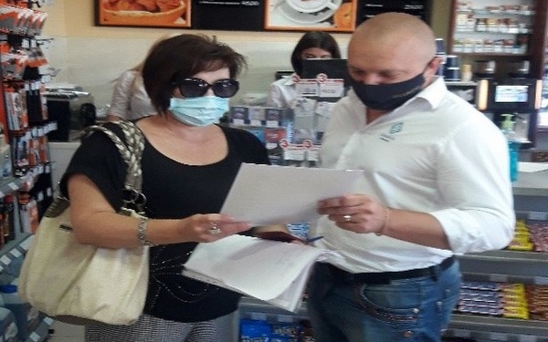 На АЗС Николаева рекомендовали ограничить доступ посетителей к бутылкам с сиропами и неупакованным трубочкам (ФОТО)