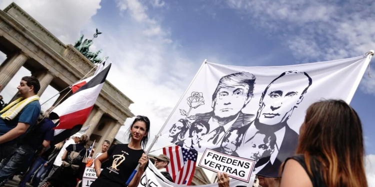 Антикарантинные протесты в Берлине: около 300 задержанных, демонстранты пытались штурмовать Рейхстаг (ФОТО, ВИДЕО)