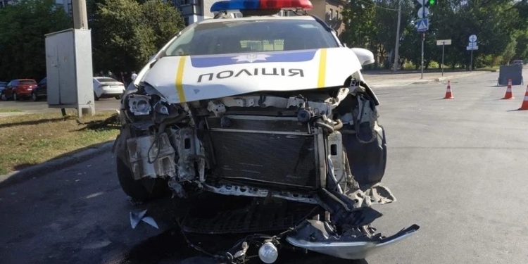 В Николаеве патрульный автомобиль полиции врезался в Fiat