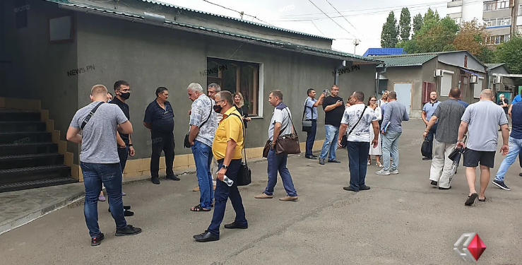 На рынок, конфликт вокруг которого вошел в дело “ОПГ Титова”, нового-старого директора привела СБУ