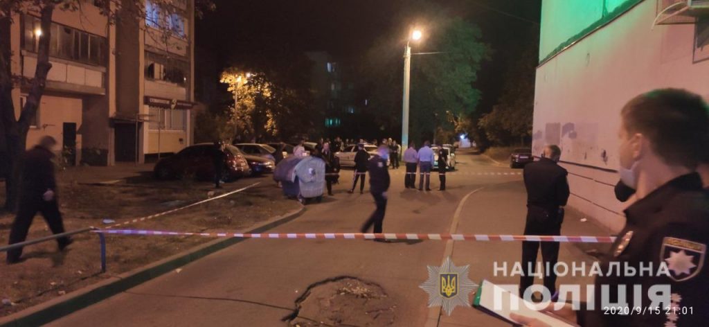 Пьяные юноши напали на полицейских в Харькове, пострадал 25-летний сержант (ВИДЕО) 1