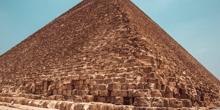 На фоне пирамид Гизы откроется выставка, посвященная влиянию Древнего Египта на художников разных эпох