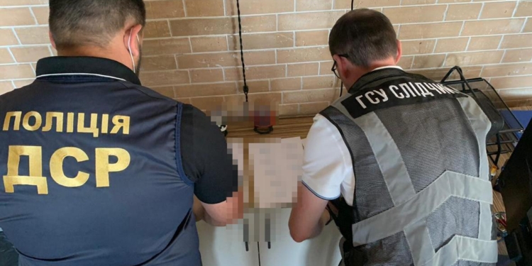 В портах Николаев и Черноморск морской агент создал мошенническую схему завладения средствами иностранной компании судовладельцев (ФОТО)