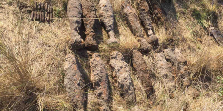 Николаевские спасатели обезвредили 27 артснарядов и мин, найденных на Кинбурнской косе