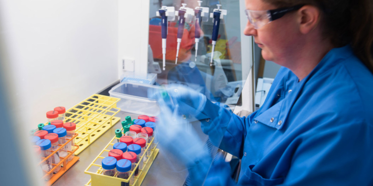 К концу 2021 года ВОЗ планирует произвести 2 млрд доз вакцины от коронавируса