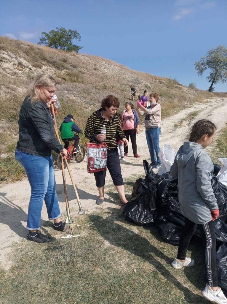 Учні школи №64 з Миколаєва зайняли друге місце в конкурсі до Всесвітнього дня прибирання - вони зібрали 620 кг сміття (ФОТО) 1
