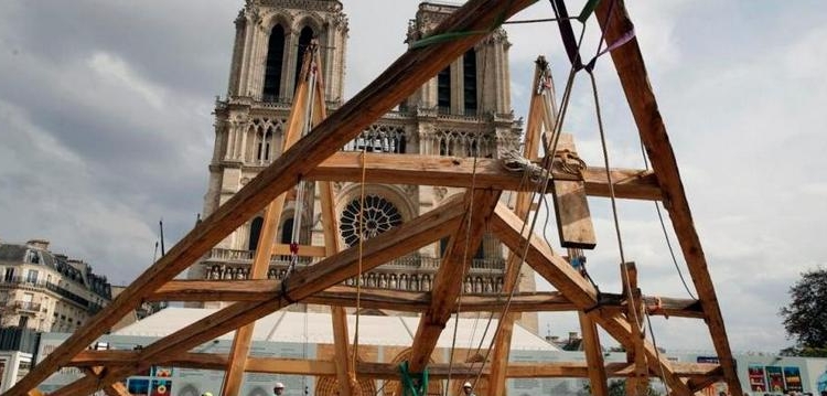 Для восстановления Нотр-Дам воспользовались средневековой технологией