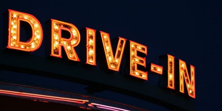 Выборы в условиях карантина: в Чехии граждане, находящиеся на самоизоляции, смогут проголосовать в автомобиле