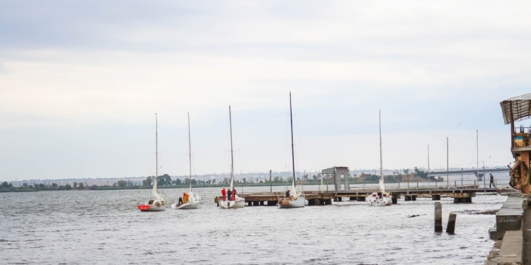 В Николаеве стартовала юбилейная парусная регата ко Дню рождения города (ФОТО)
