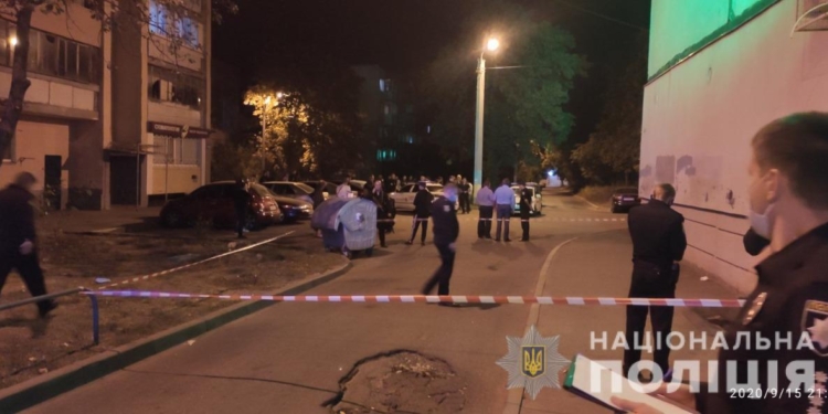 Пьяные юноши напали на полицейских в Харькове, пострадал 25-летний сержант (ВИДЕО)