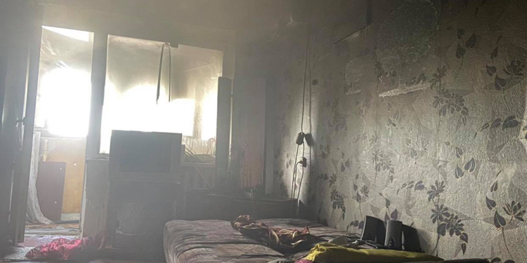 Николаевские пожарные спасли мужчину из горящего дома на улице Театральной (ФОТО)