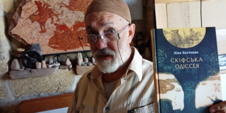 Николаевский художник проиллюстрировал новую книгу Лины Костенко