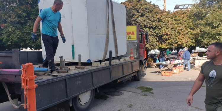 Как в «Дне Сурка»: на площади Победы убрали киоск, незаконно установленный в эти выходные (ФОТО)