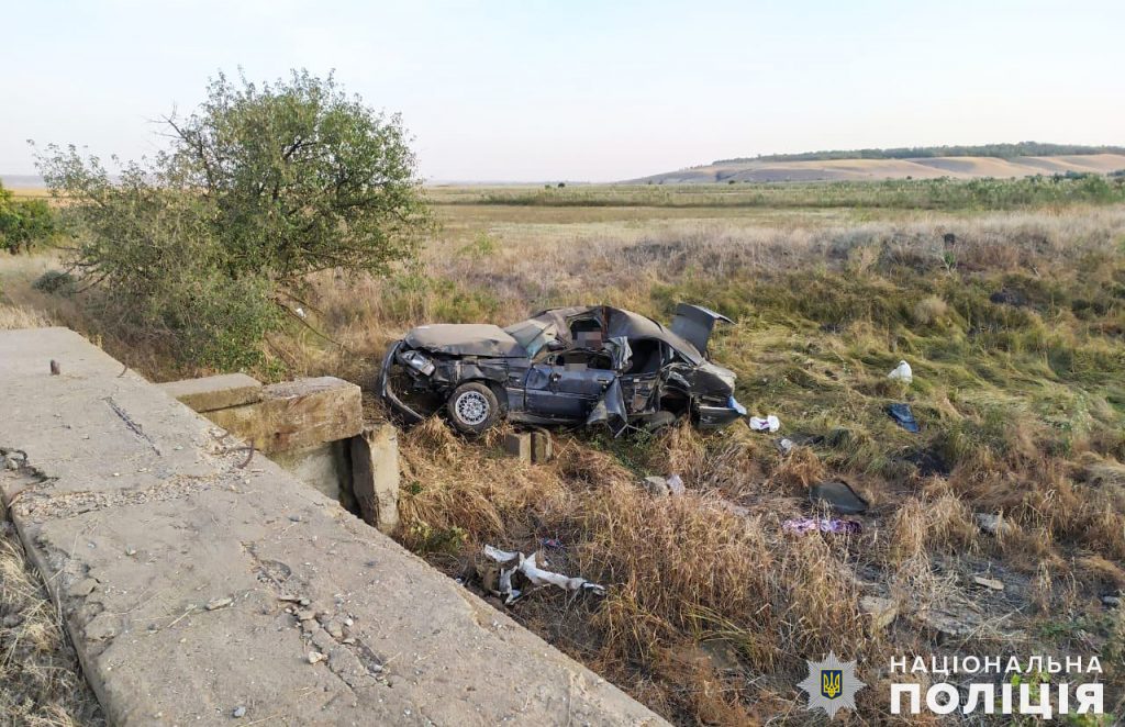 На Николаевщине перевернулся Opel - один человек погиб и еще один получил травмы (ФОТО) 5