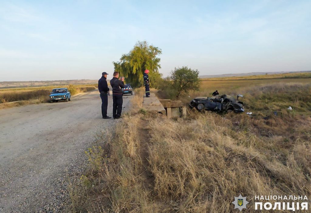 На Николаевщине перевернулся Opel - один человек погиб и еще один получил травмы (ФОТО) 1