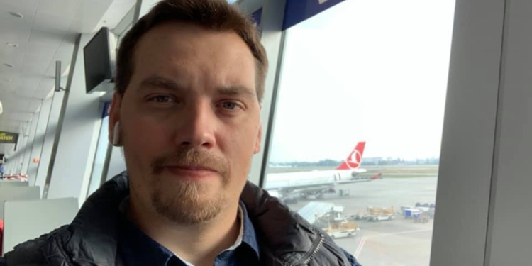 Посмотреть на Украину с расстояния: экс-премьер Гончарук уехал в США