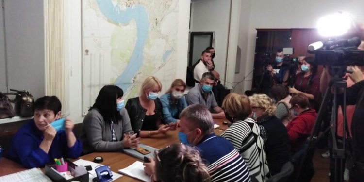 Николаевский горизбирком не принял никакого решения по спискам кандидатов в горсовет от двух партий и сказал “да” одной