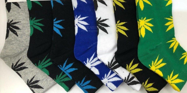 В России суд заставил девушку выбросить носки