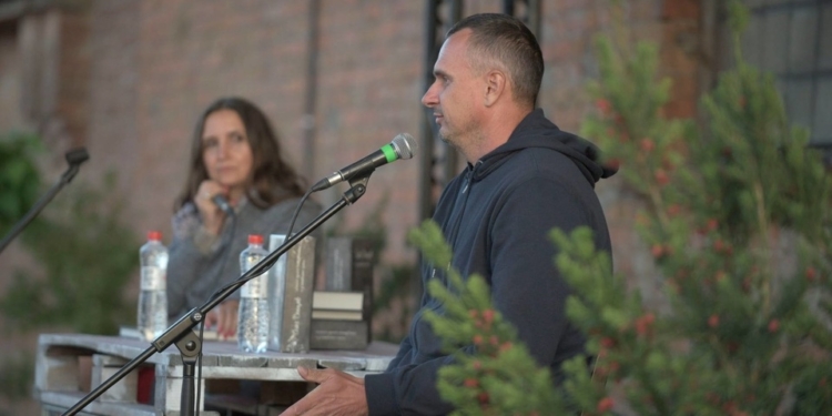 “Это моя самая откровенная литература”: Сенцов презентовал двухтомник о российской тюрьме (ФОТО)